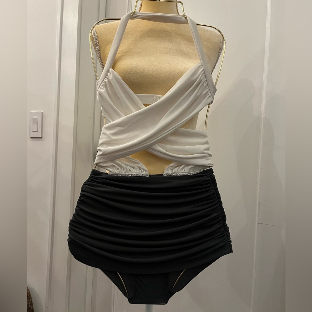 Norma Kamali mio criss-crossed one piece suit size XS new no tag no panty liner
